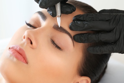 Dermopigmentation Center vous explique comment réaliser un maquillage permanent sur une peau sensible