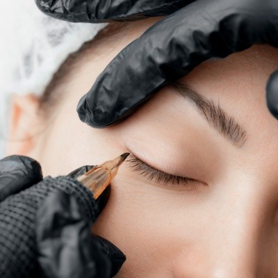 Tout savoir sur le maquillage permanent des yeux à Marbella